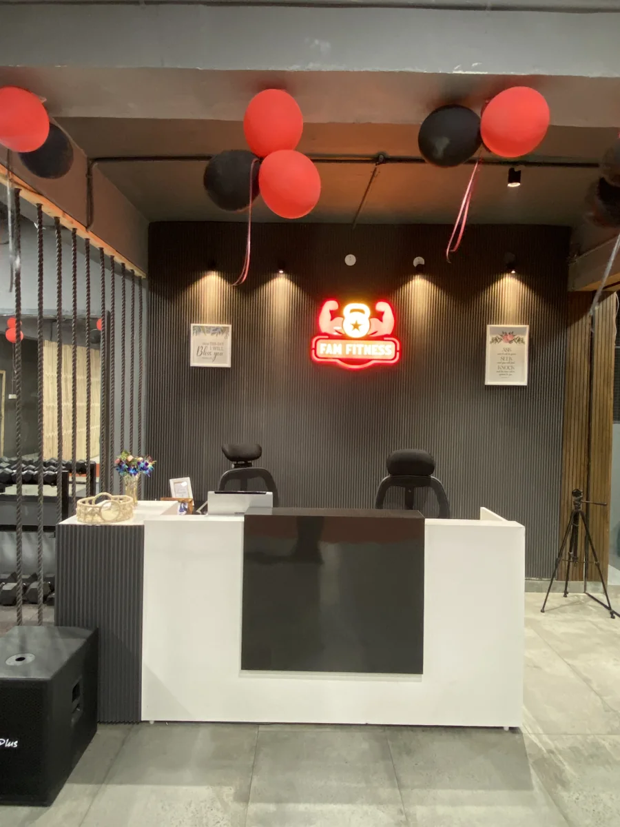 FAM FITNESS Reception & Front Desk